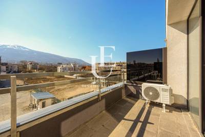 Sunny studio in Vitosha district with parking space