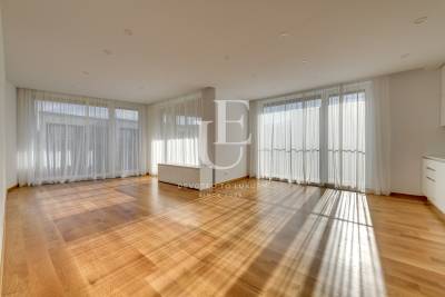 Слънчев апартамент за продажба в к-с "Морени резидънс"