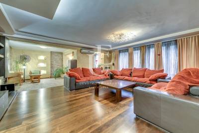 Просторен апартамент под наем с три спални на минути от Южен парк