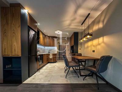 Четиристаен етаж от къща под наем в кв. Изток