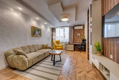 Тристаен апартамент до мол София