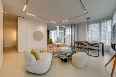 Луксозен апартамент с две спални в емблематичен комплес 