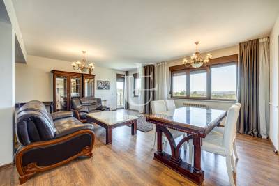 Тристаен апартамент под наем в затворен комплекс