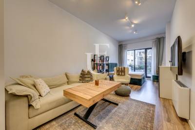 Стилен двустаен обзаведен апартамент в затворен комплекс