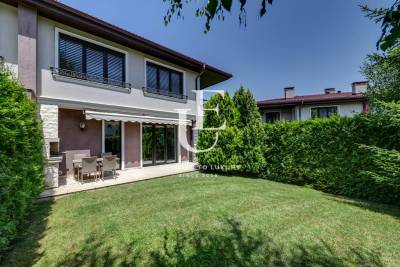 Великолепна къща под наем до Англо-американско училище