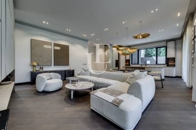 Луксозна дизайнерска къща за продажба в Бистрица