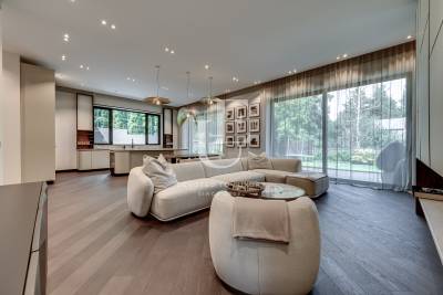 Луксозна дизайнерска къща за продажба в Бистрица