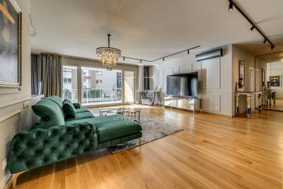 Прекрасен апартамент с три спални под наем във Флора гардън