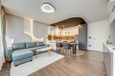 Луксозен двустаен апартамент под наем до мол София