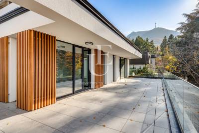 Бояна, панорамен апартамент за продажба в престижна нова сграда