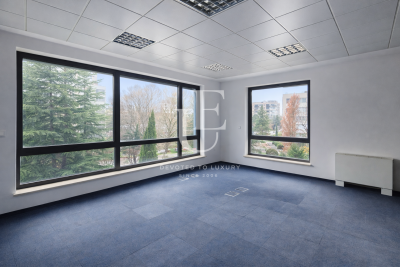 Prestigious office for rent in an office building next to metro
