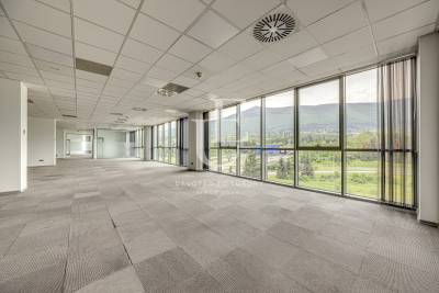 Функционален  Open Space офис в бизнес сграда на Бул. България