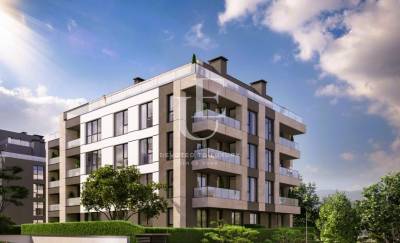 Мезонет с двор в бутикова сграда