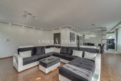 Просторен апартамент с три спални в кв." Лозенец" 