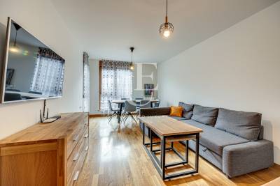 Слънчев апартамент с невероятни гледки в затворен комплекс 