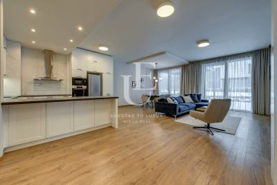 Просторен апартамент в престижен затворен комплекс