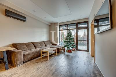 Тристаен апартамент с двор в затворен к-с Бел Вали