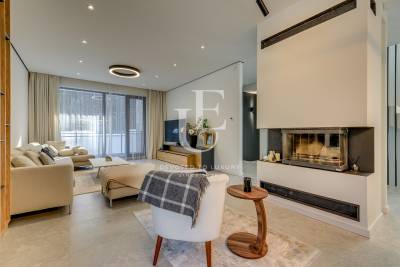 Нова, стилно обзаведена къща в Бистрица под наем