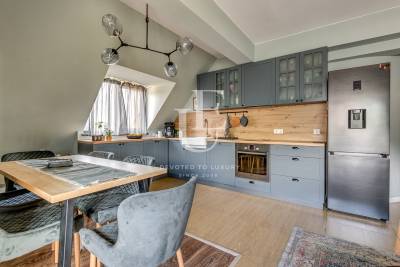 Панорамен тристаен апартамент  с гледка към Витоша