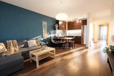 Тристаен апартамент под наем в Младост 2