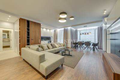 Луксозен апартамент в к-с "Флора гардън"