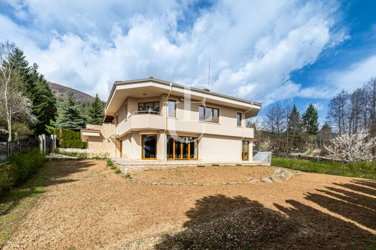 Нова къща в екологично чист район на София, с. Бистрица