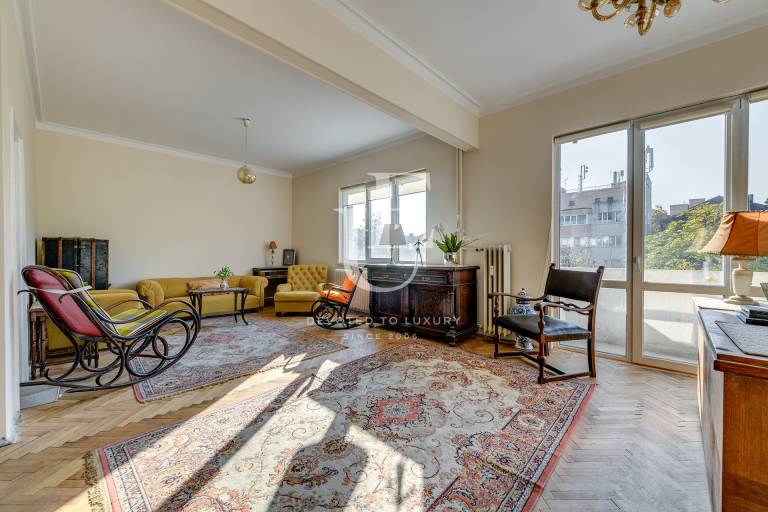 Spacious apartment for Sale in Doctor's garden area