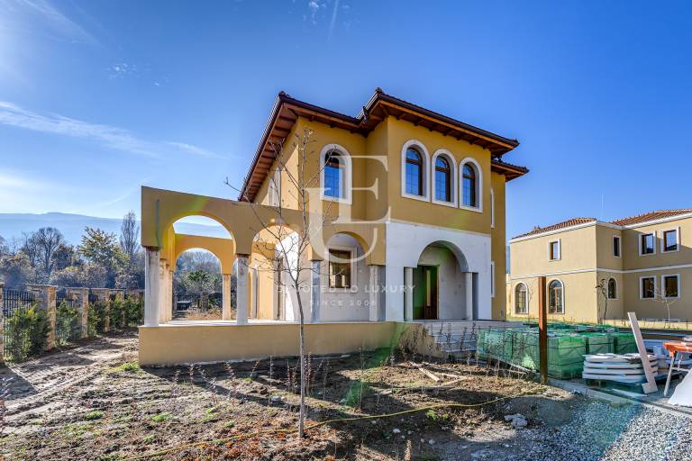 Detached house for sale in a gated complex in Dragalevtsi