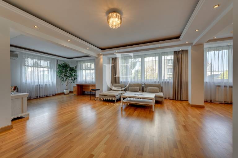 Spacious three-bedroom apartment for rent in the heart of Iztok