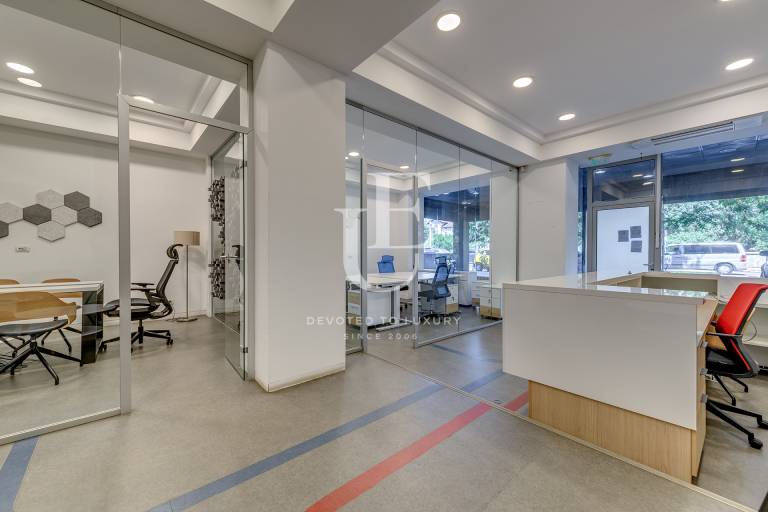Functional office / shop for rent with excellent location