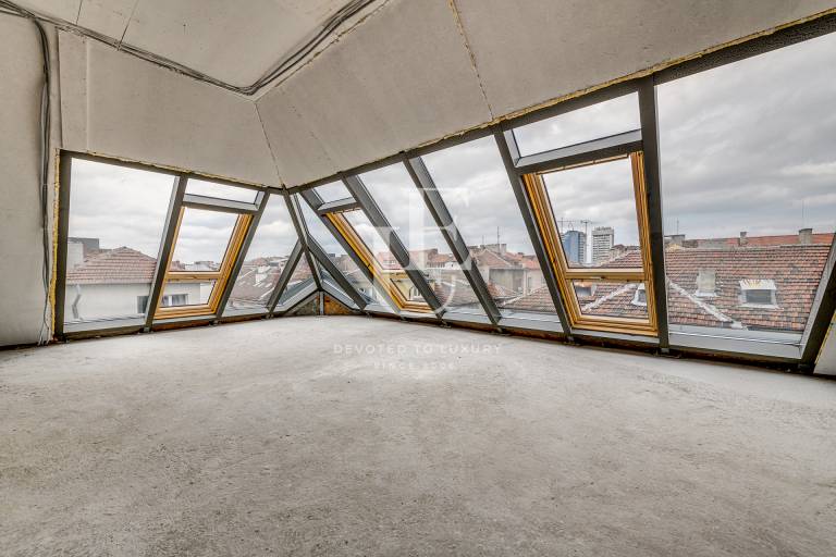 Magnificent penthouse in top location for sale 