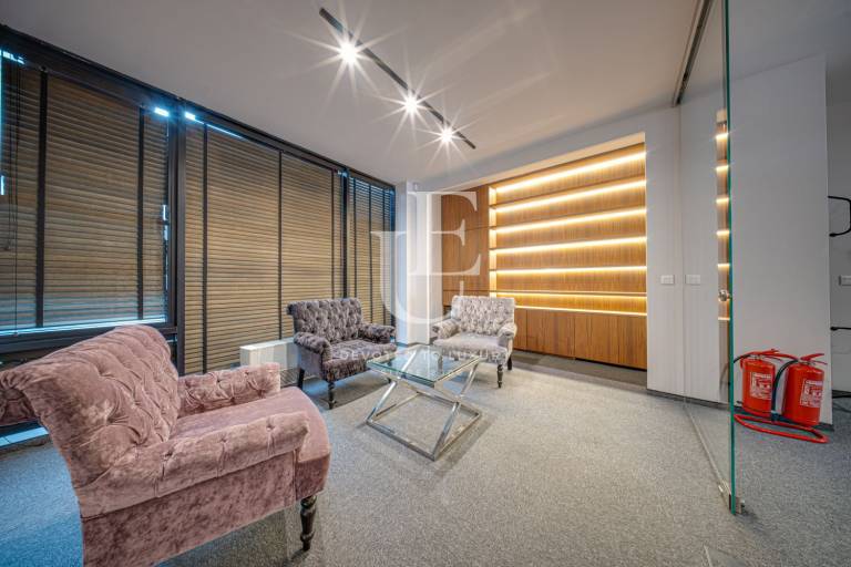 Spacious office in a representative business building on Bulgaria