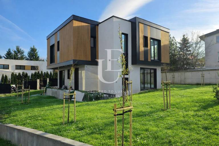 Модерна самостоятелна къща за продажба в кв. Симеоново