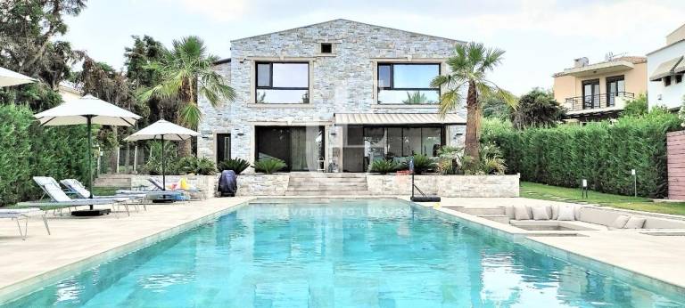 Sunny and spacious estate in a highly preferred area in Greece