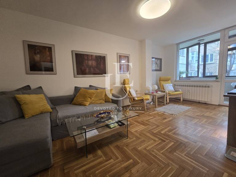 Стилен тристаен апартамент в сърцето на София