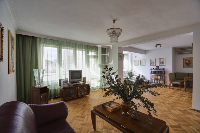 Ул. Царибродска, просторен апартамент за продажба