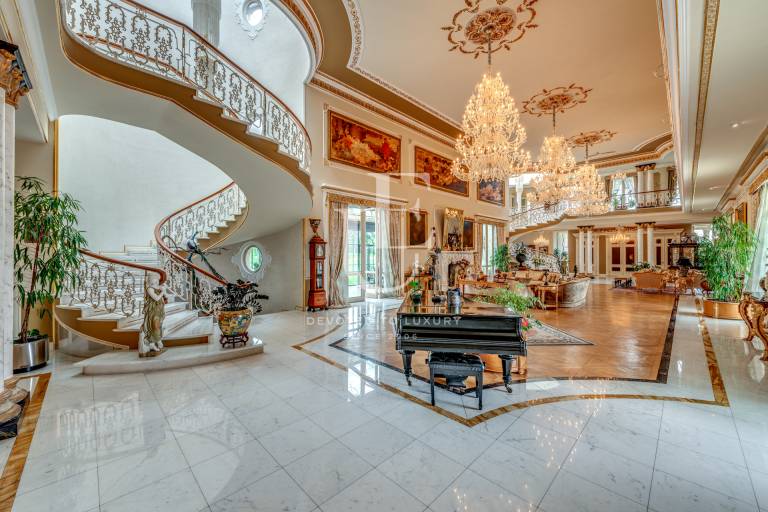 Величествена резиденция за продажба с изумителни гледки