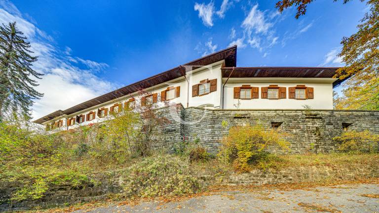 Prestigious Residence A Property with History and Potential