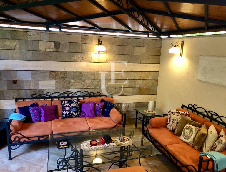 Страхотна къща с индивидуален стил за продажба в кв. Бояна