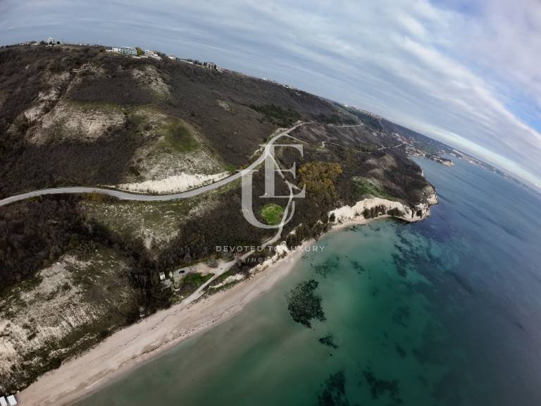  Beautiful plot of land by the sea with an area of ​​43,700 sq.m.