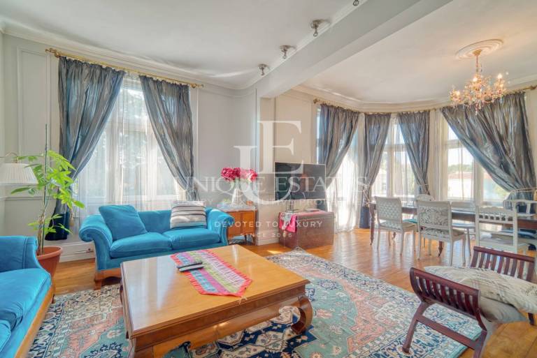 Aristocratic apartment for sale on Moskovska Str.