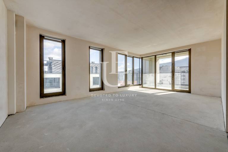 Четиристаен апартамент в луксозна сграда на бул.Черни връх