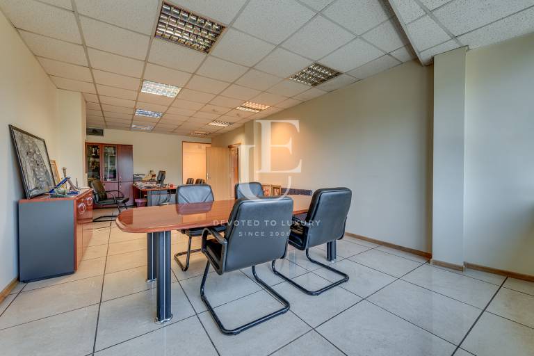 OFFER FOR SALE OF OFFICE IN THE HEART OF THE CITY 