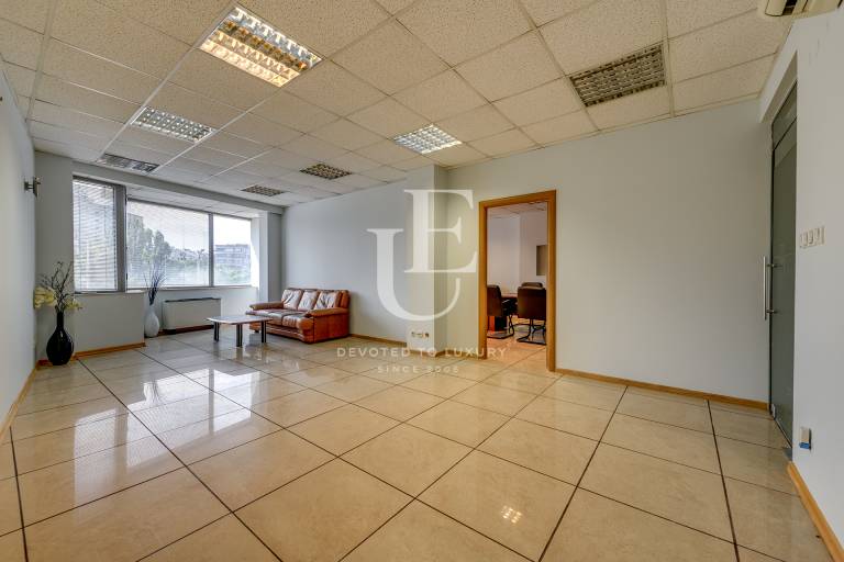 OFFER FOR SALE OF OFFICE IN THE HEART OF THE CITY 
