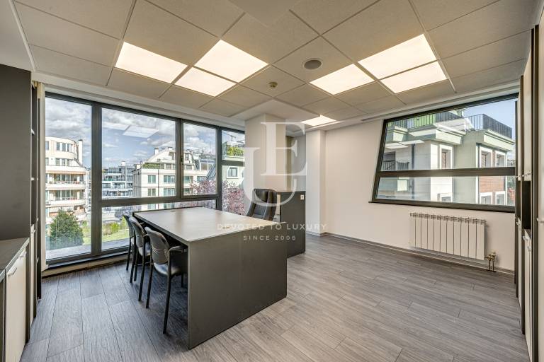 Panoramic luxury office in a premium building in Lozenets