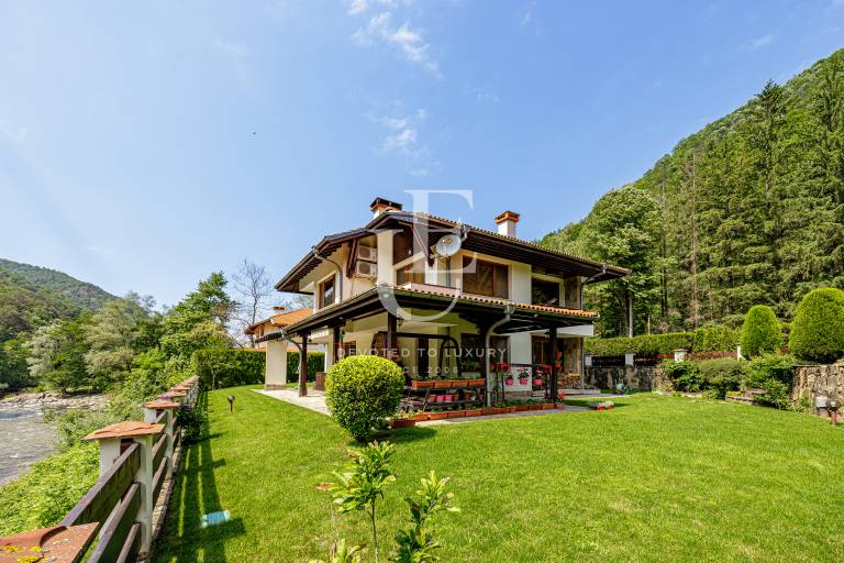 Прекрасна къща за продажба в с.Рибарица