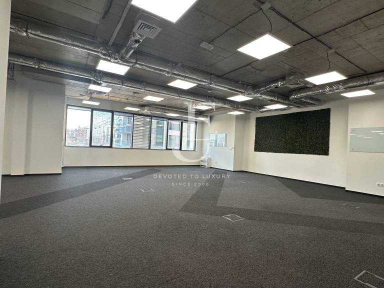 Страхотен офис в луксозна офис сграда до Парадайс Мол