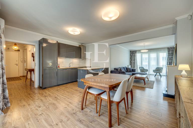 Уникален апартамент с паркиране и гледка към пл. "Славейков"