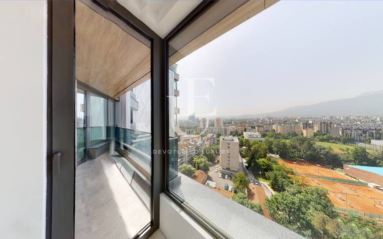 Spacious multi-room apartment with stunning views for sale