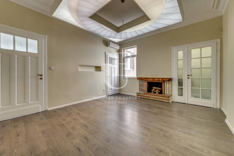 Floor of a house for sale near the National Palace of Culture